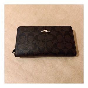 NWT Coach F73418 Signature Large Phone Zip Wallet